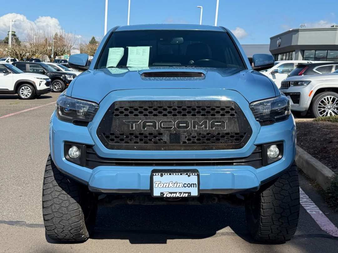 2019 Toyota Tacoma TRD Sport - Image 3