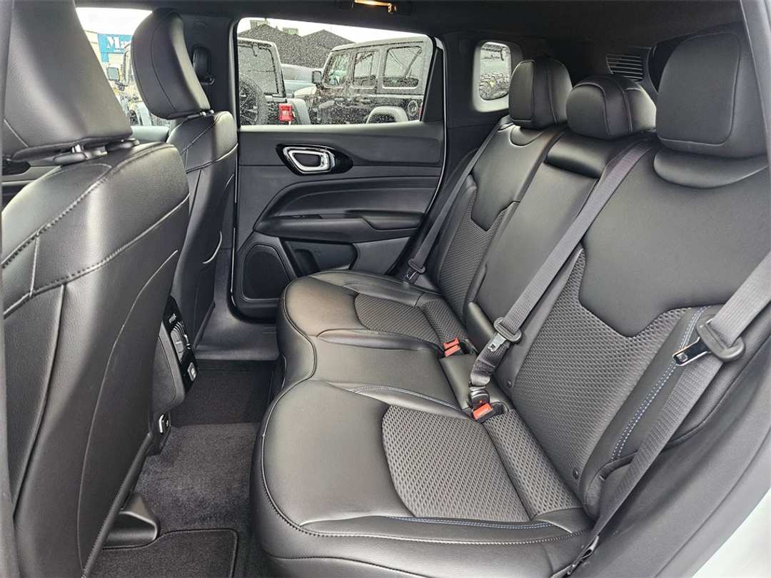 2026 Jeep Compass Latitude - Image 28