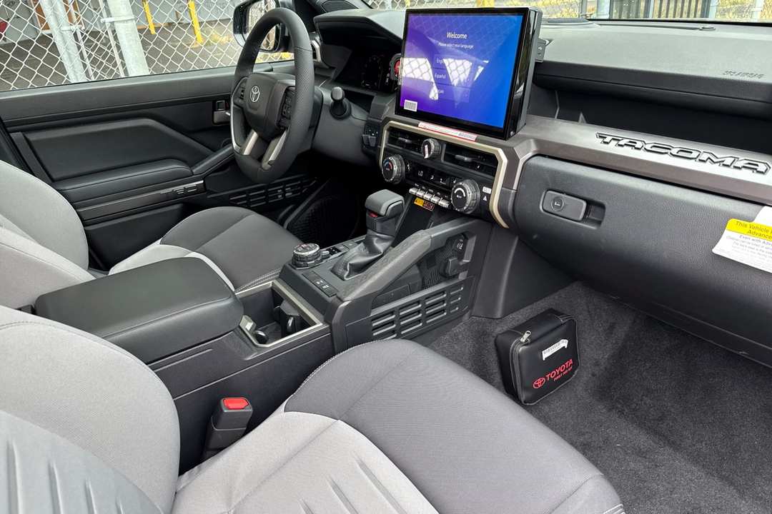 2025 Toyota Tacoma TRD Off Road - Image 15