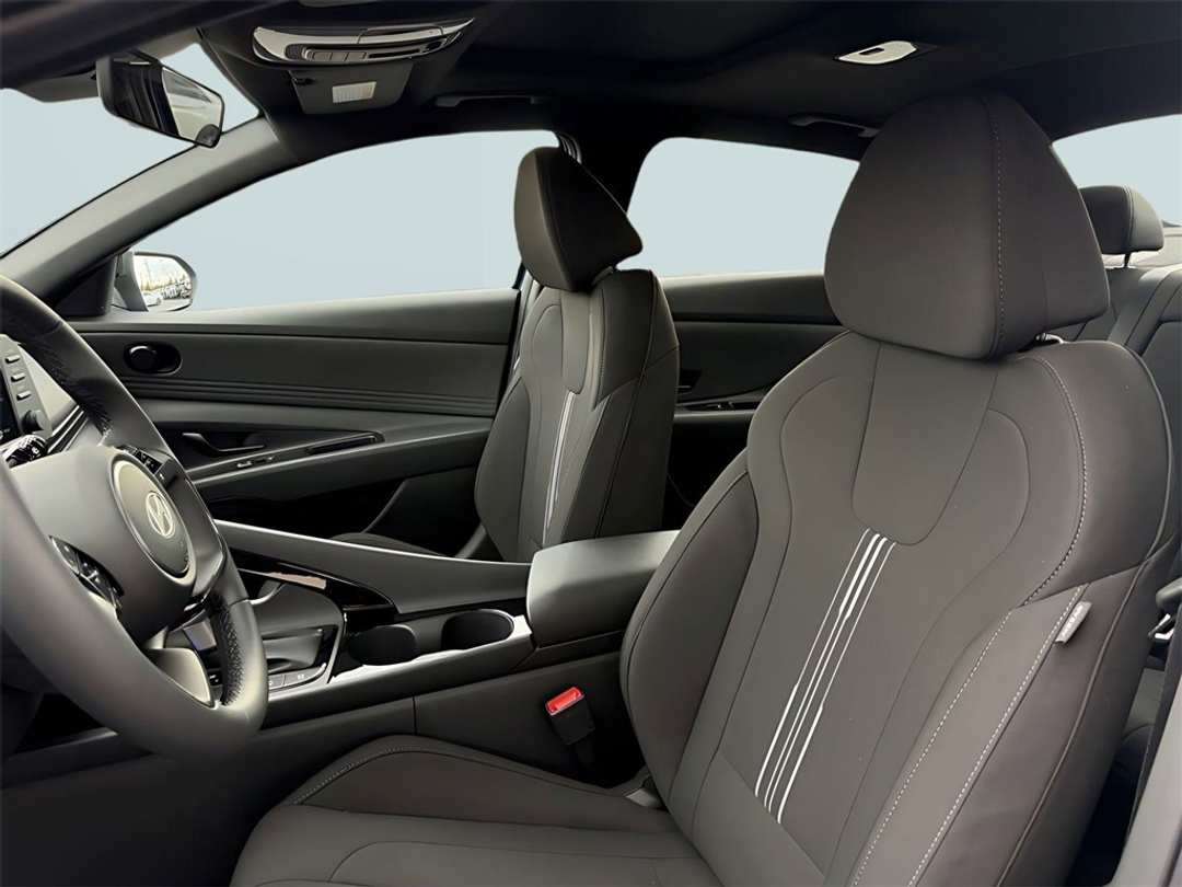 2026 Hyundai Elantra SEL Sport - Image 13