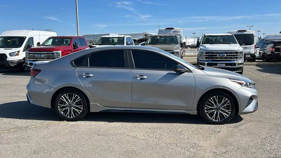 2023 Kia Forte GTLine - Image 2