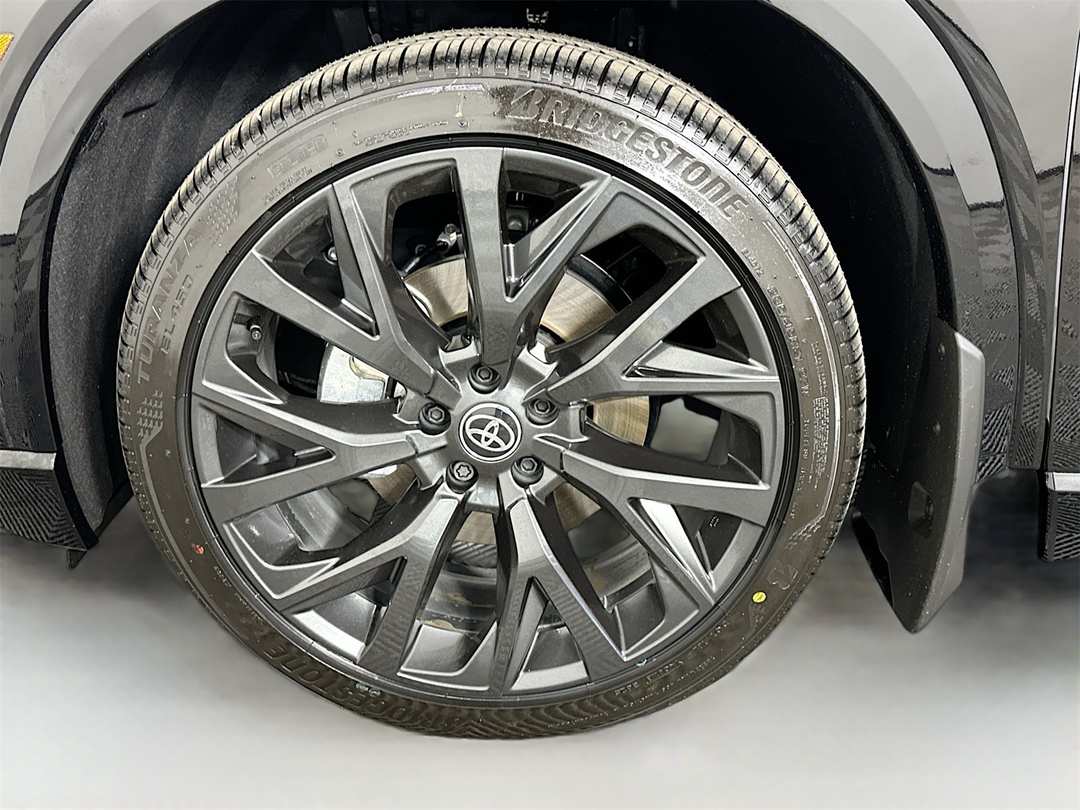 2025 Toyota Crown Signia Limited - Image 33