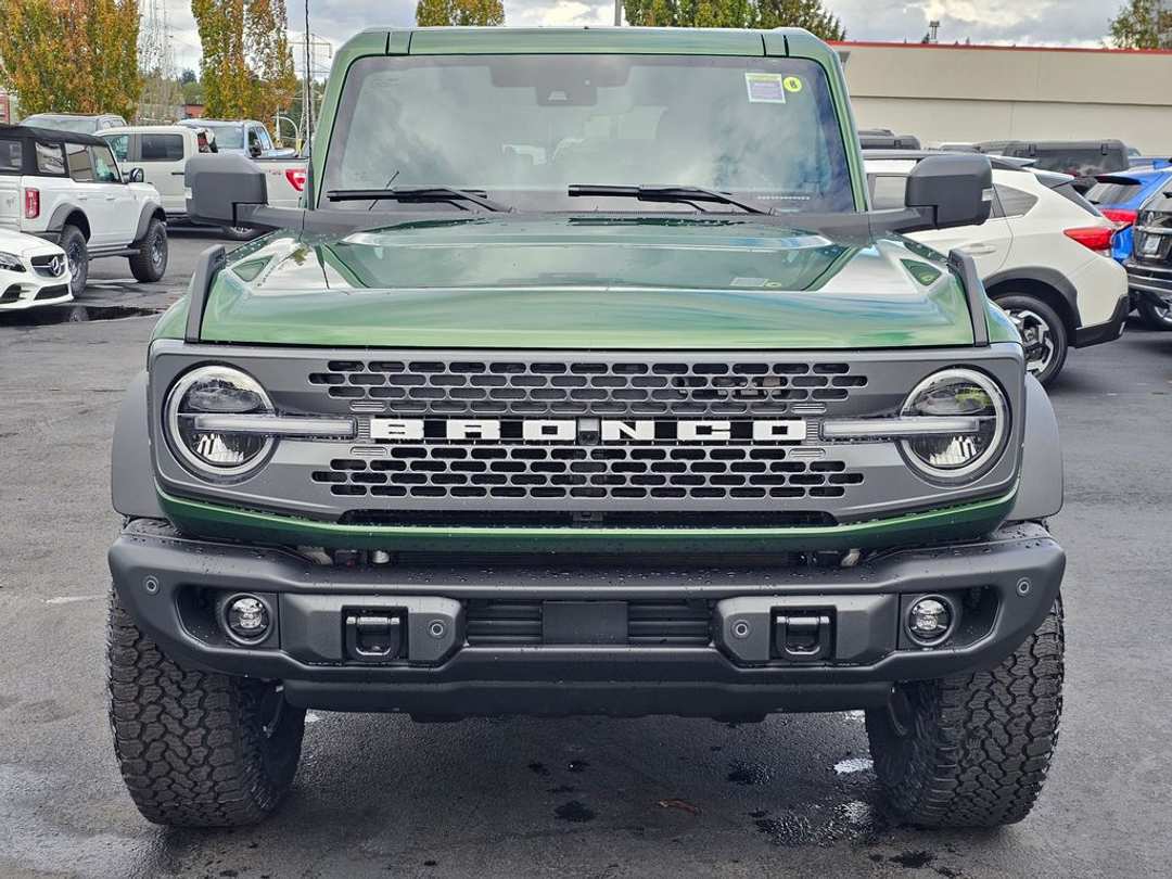 2025 Ford Bronco Badlands - Image 2