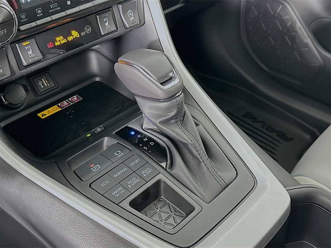 2025 Toyota Rav4 XLE Premium - Image 17