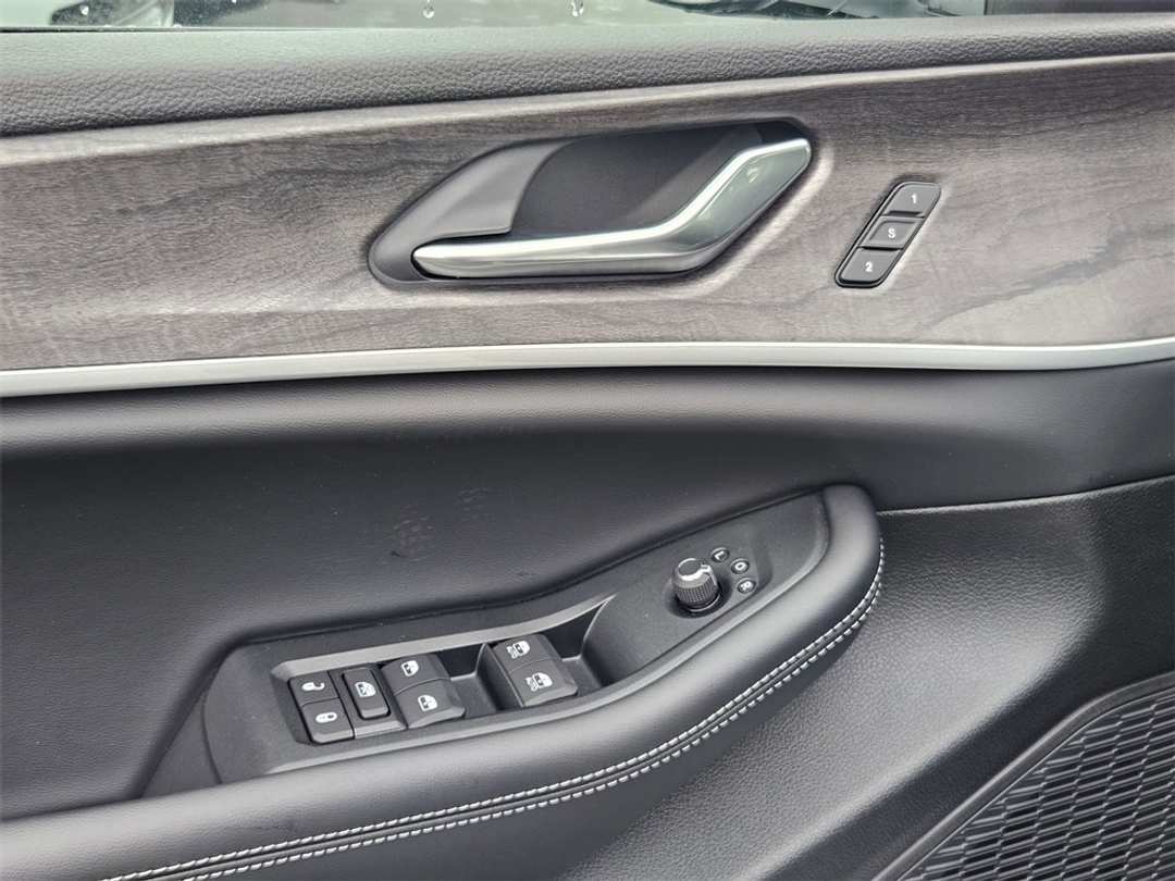 2025 Jeep Grand Cherokee L Limited - Image 11