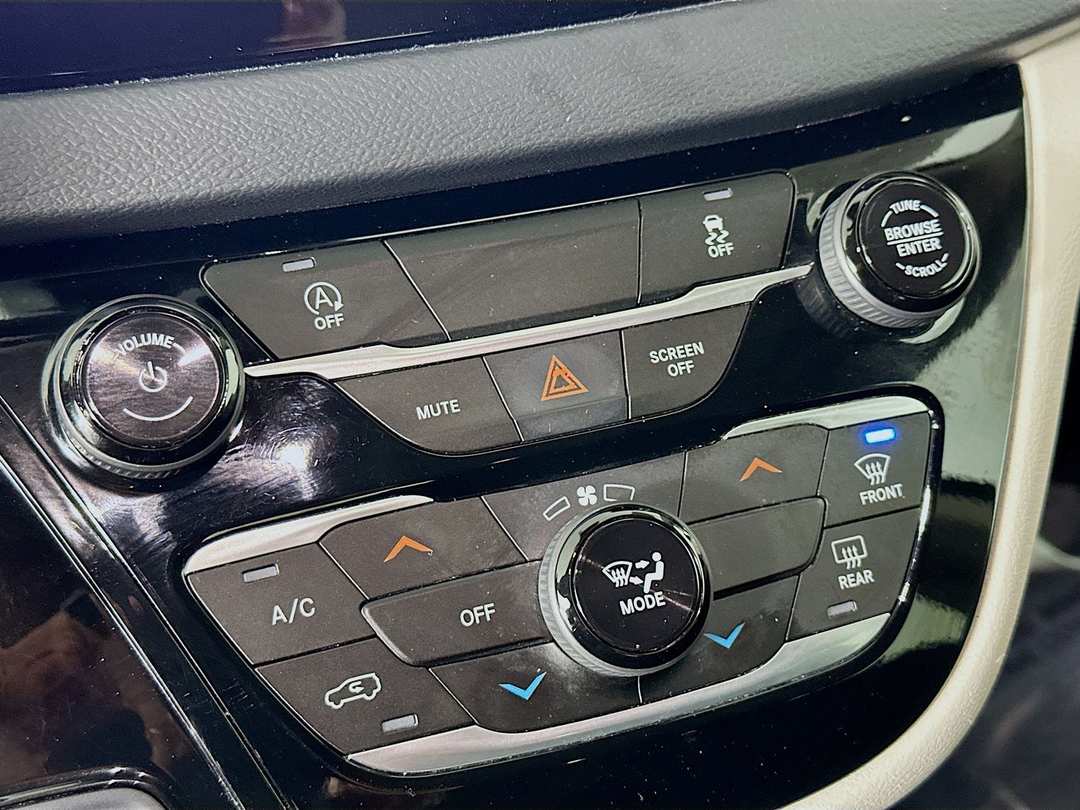 2023 Chrysler Voyager LX - Image 16