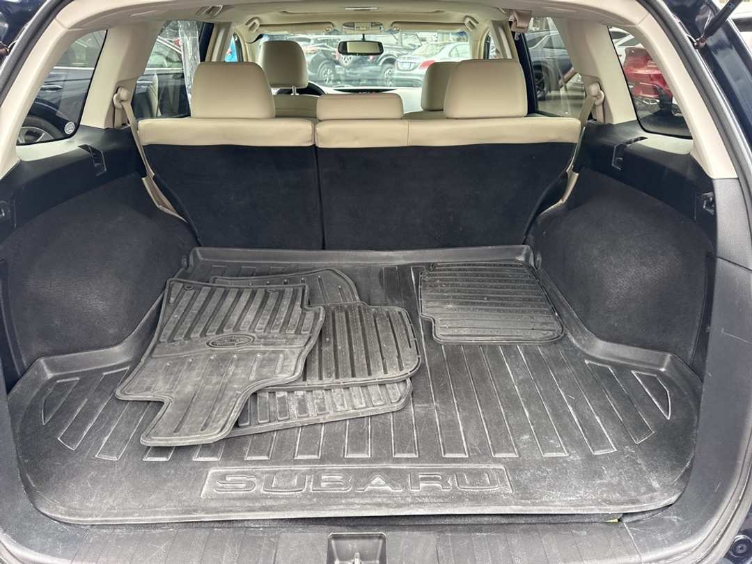 2014 Subaru Outback 3.6R - Image 12