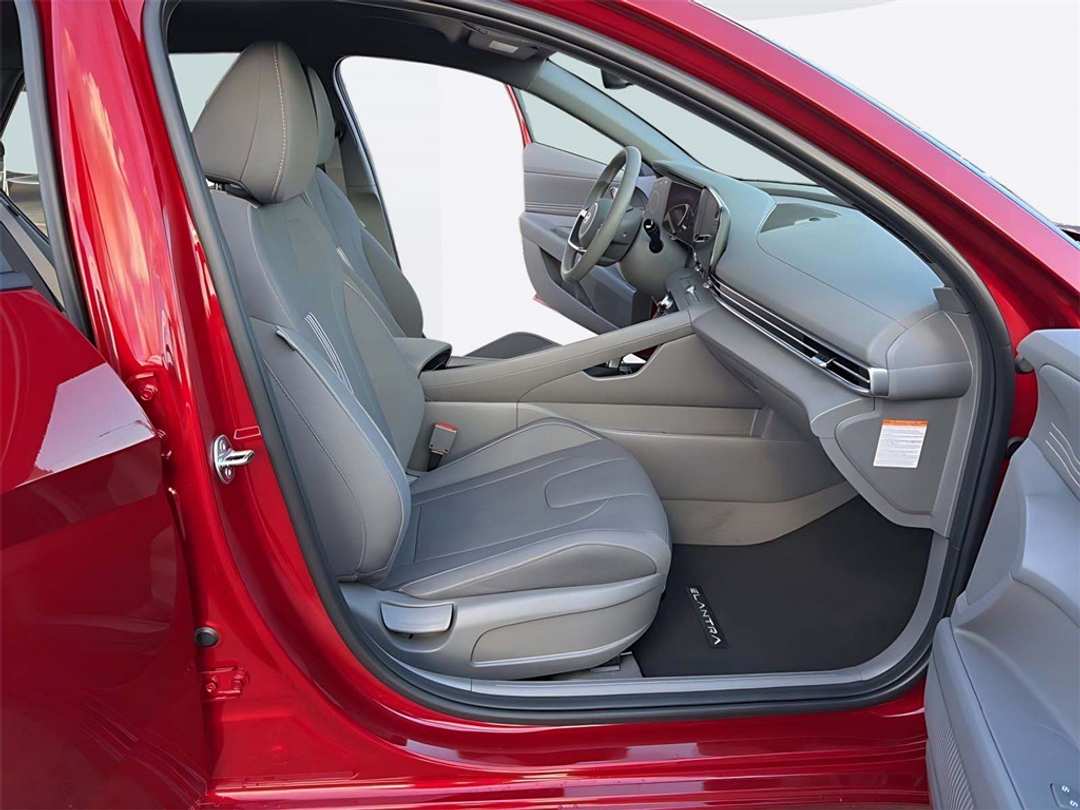 2026 Hyundai Elantra SEL Sport - Image 10