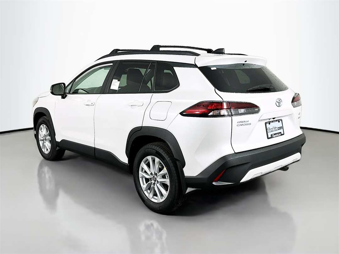 2026 Toyota Corolla Cross LE - Image 5