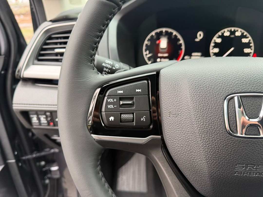 2026 Honda Odyssey Touring - Image 17