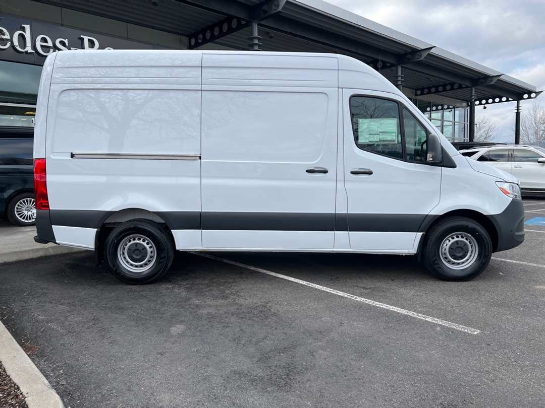 2024 Mercedes-Benz Sprinter 2500 Cargo 144 WB - Image 9
