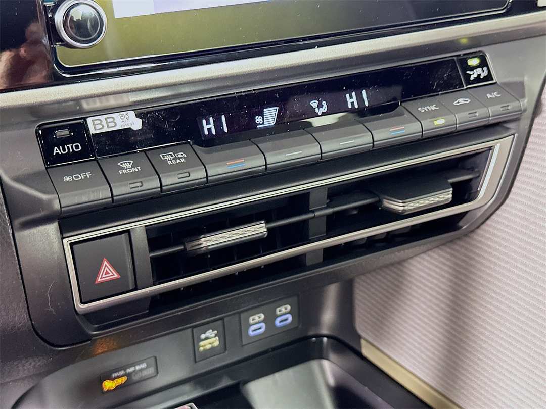 2026 Toyota Camry SE - Image 16