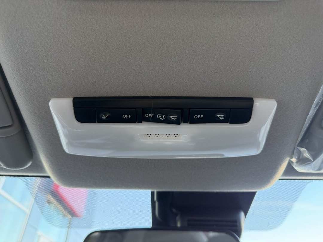 2025 Nissan Versa 1.6 SR - Image 26