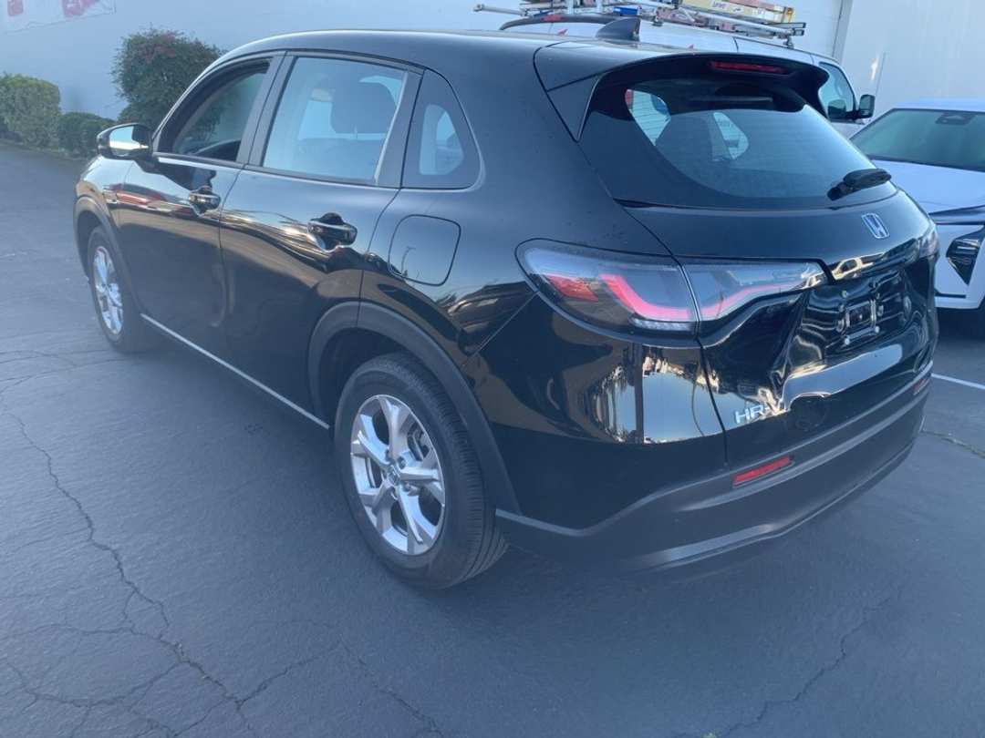 2025 Honda HR-V LX - Image 2