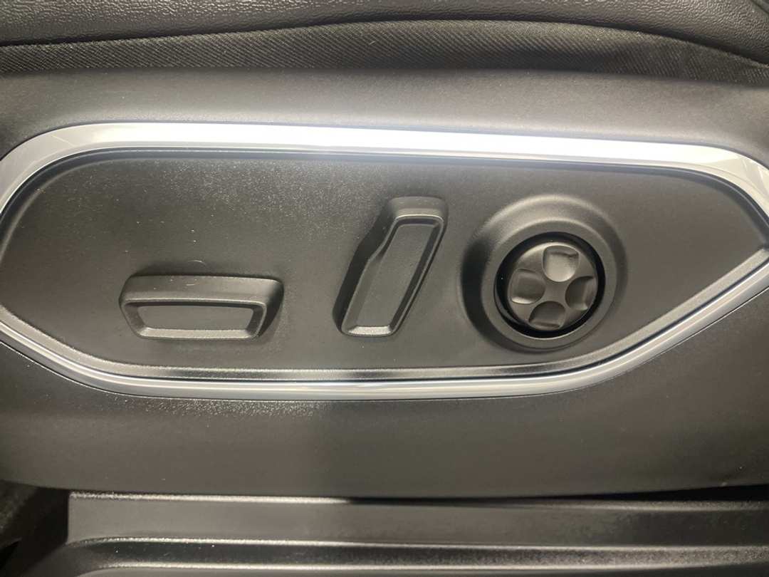 2024 Jeep Wagoneer - Image 17