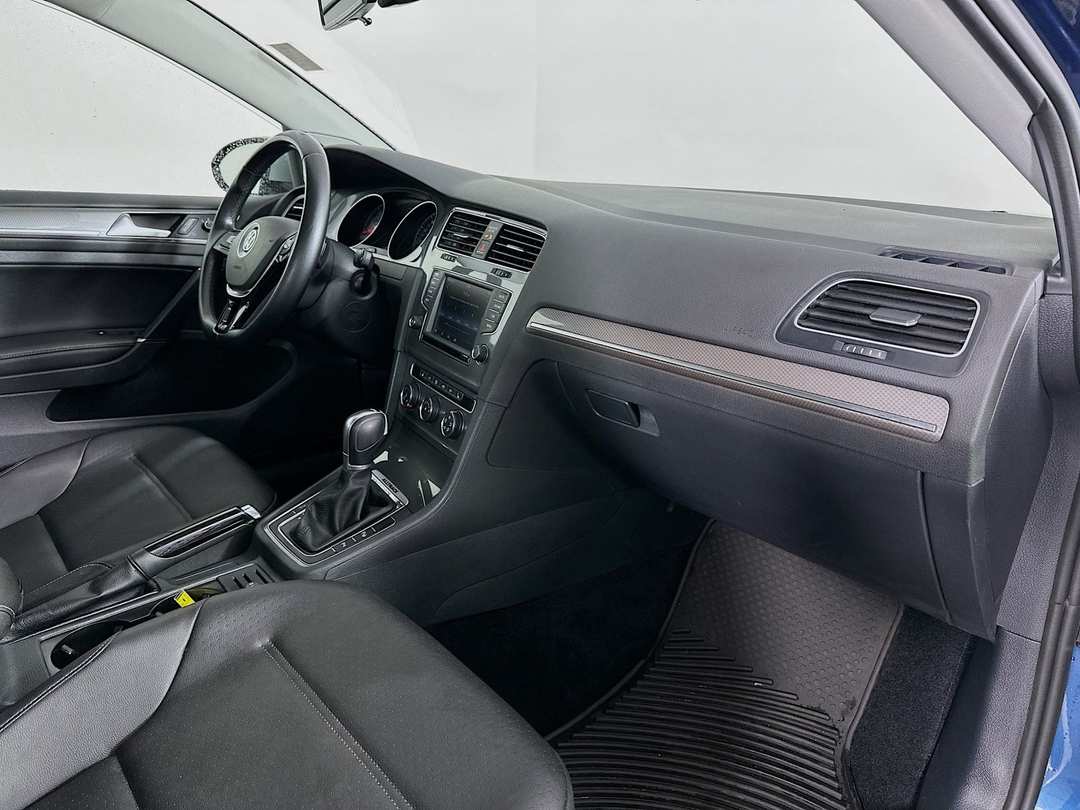 2017 Volkswagen Golf Alltrack TSI S - Image 31