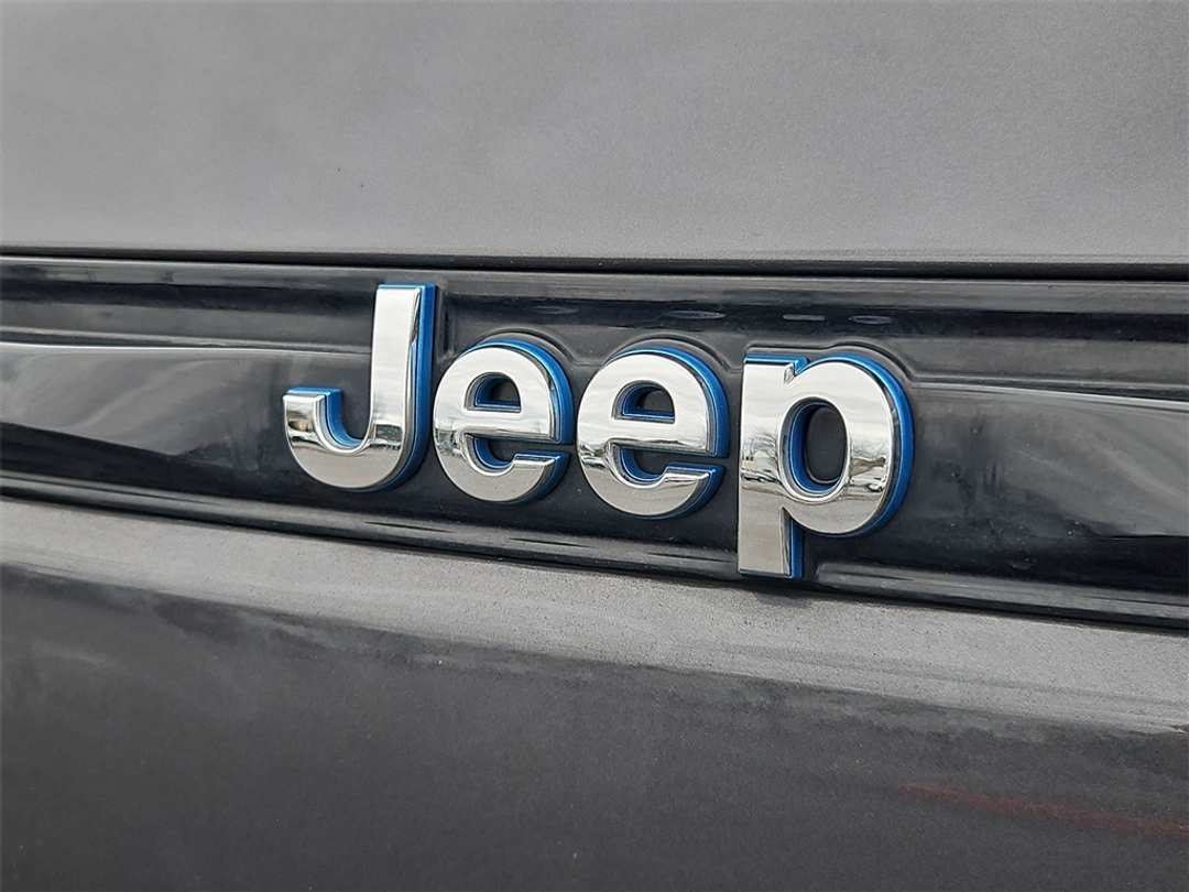 2023 Jeep Grand Cherokee Overland 4xe - Image 25