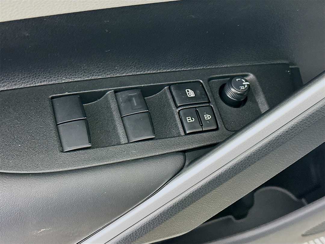 2026 Toyota Corolla Cross L - Image 18