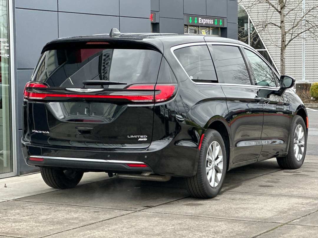 2026 Chrysler Pacifica Limited - Image 3