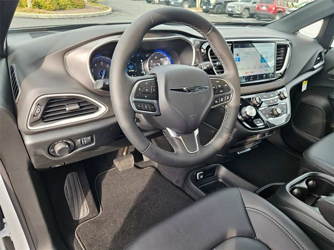 2026 Chrysler Voyager LX - Image 13