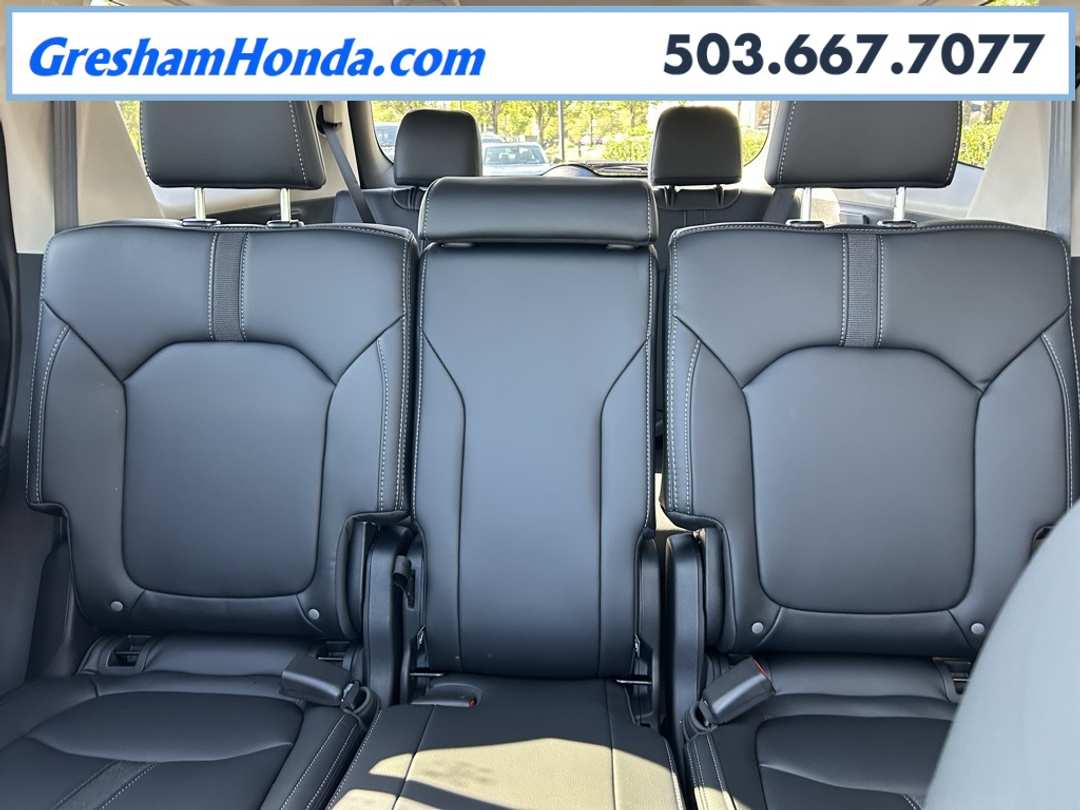 2025 Honda Pilot Touring - Image 21