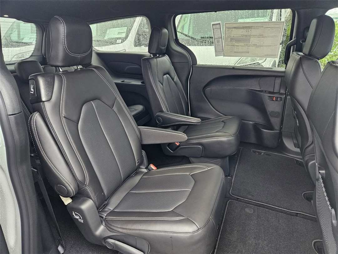 2026 Chrysler Voyager LX - Image 34