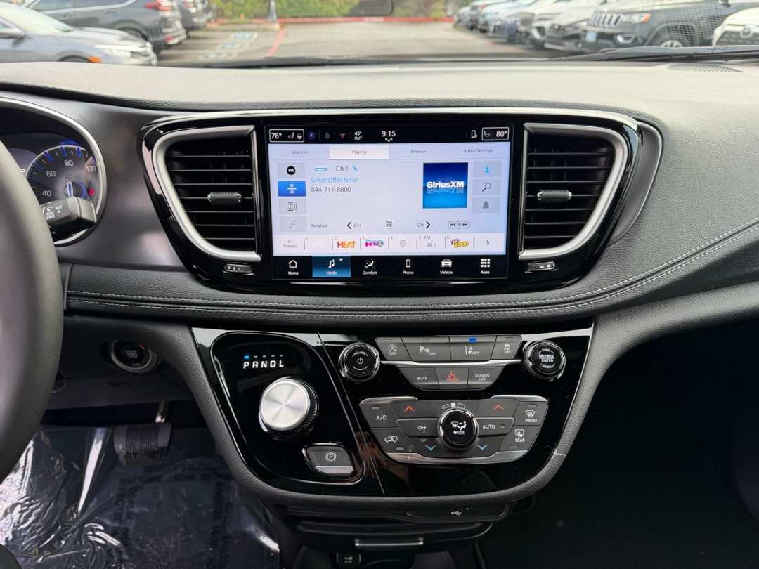 2026 Chrysler Pacifica Select - Image 21