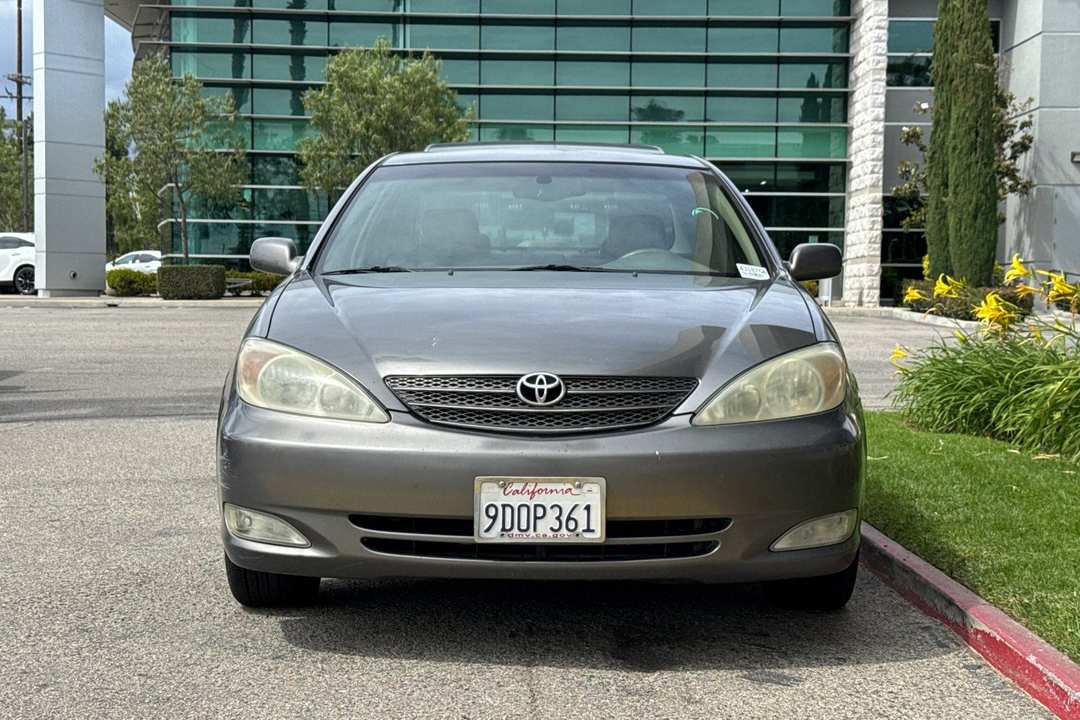 2004 Toyota Camry LE - Image 3