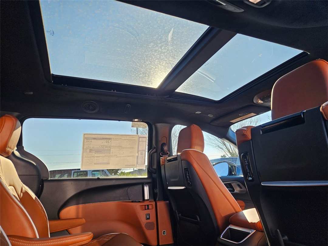 2026 Chrysler Pacifica Pinnacle - Image 41