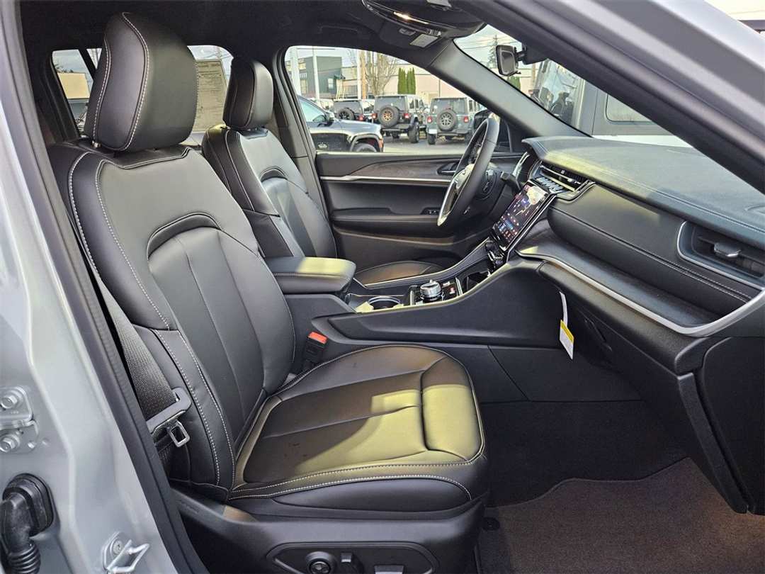 2025 Jeep Grand Cherokee Limited - Image 36