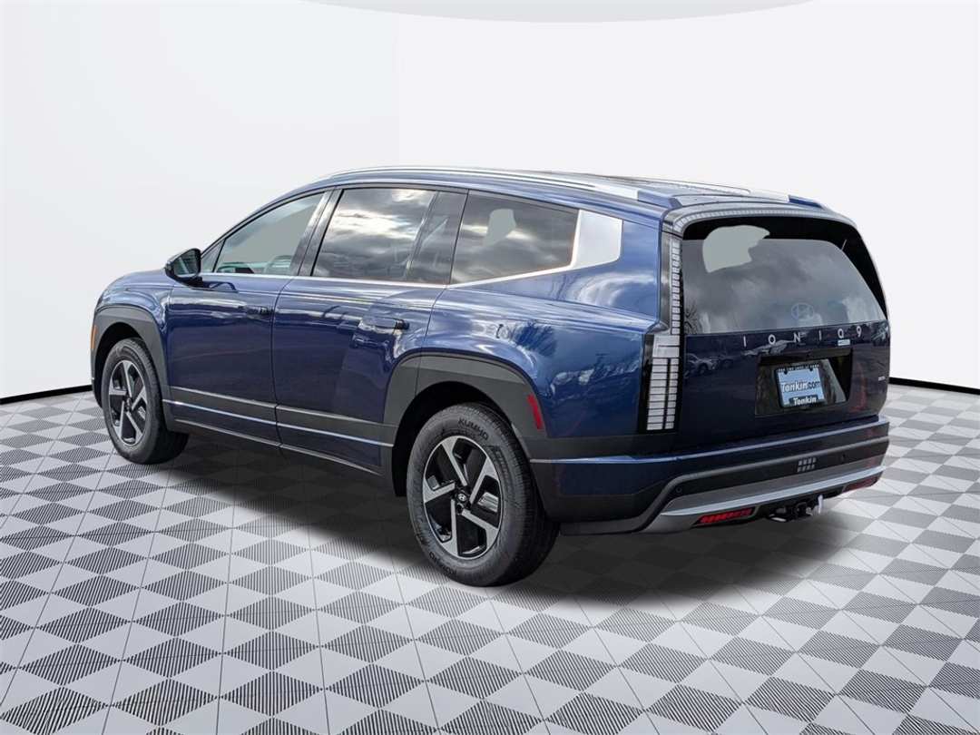 2026 Hyundai Ioniq 9 SE - Image 3