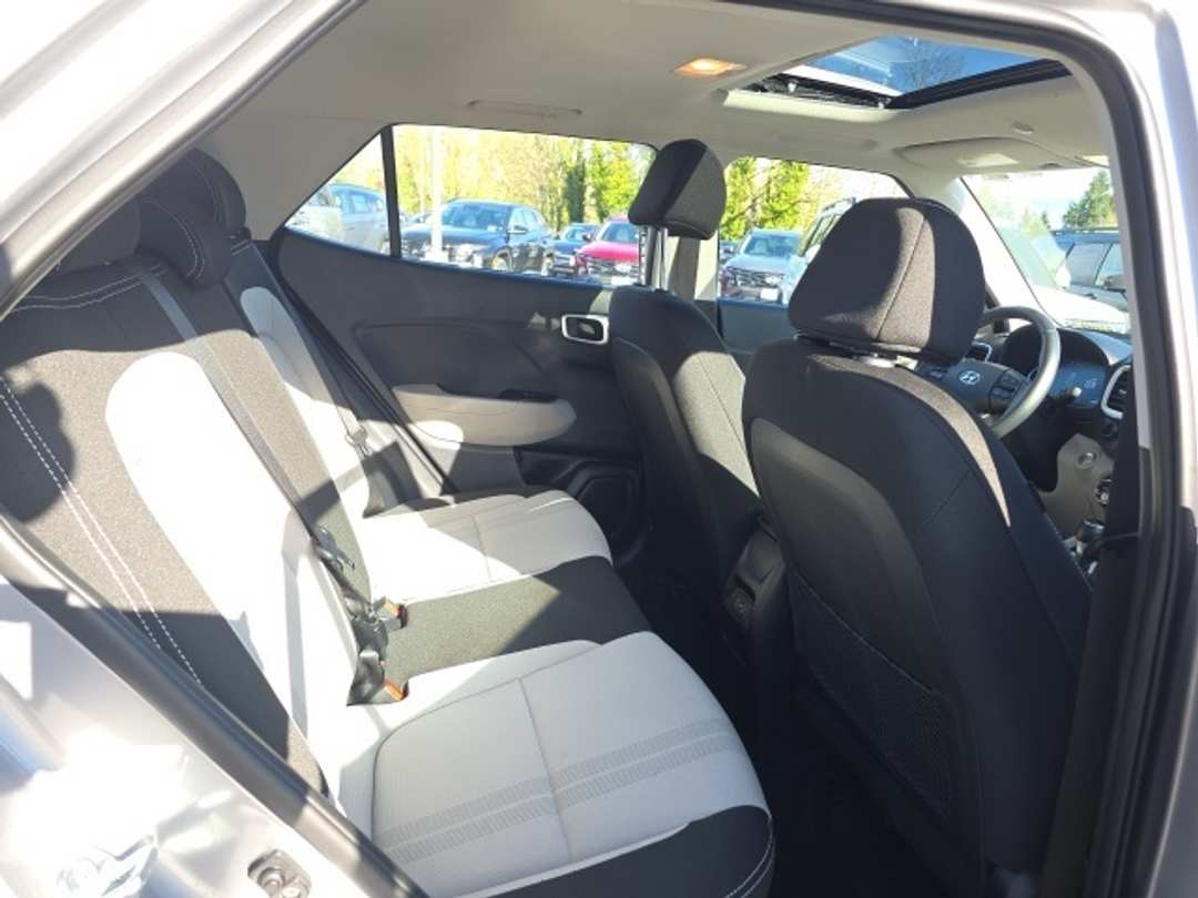 2025 Hyundai Venue SEL - Image 24