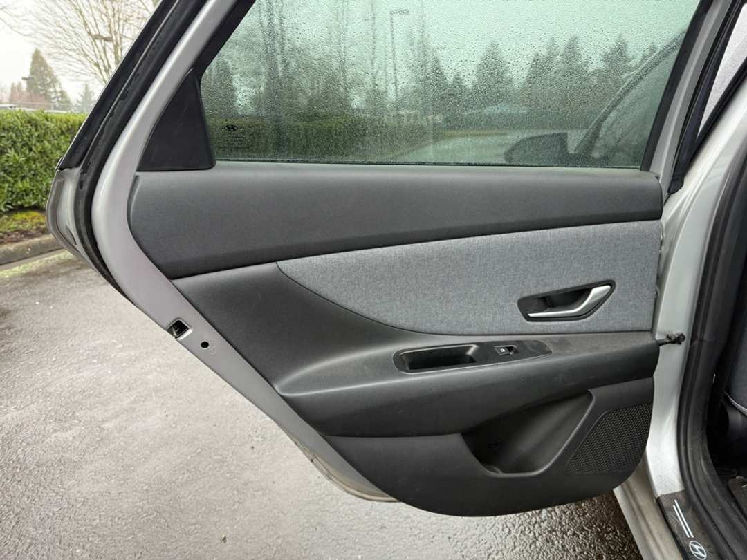 2021 Hyundai Elantra Limited - Image 21