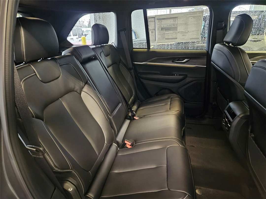 2025 Jeep Grand Cherokee Limited - Image 34