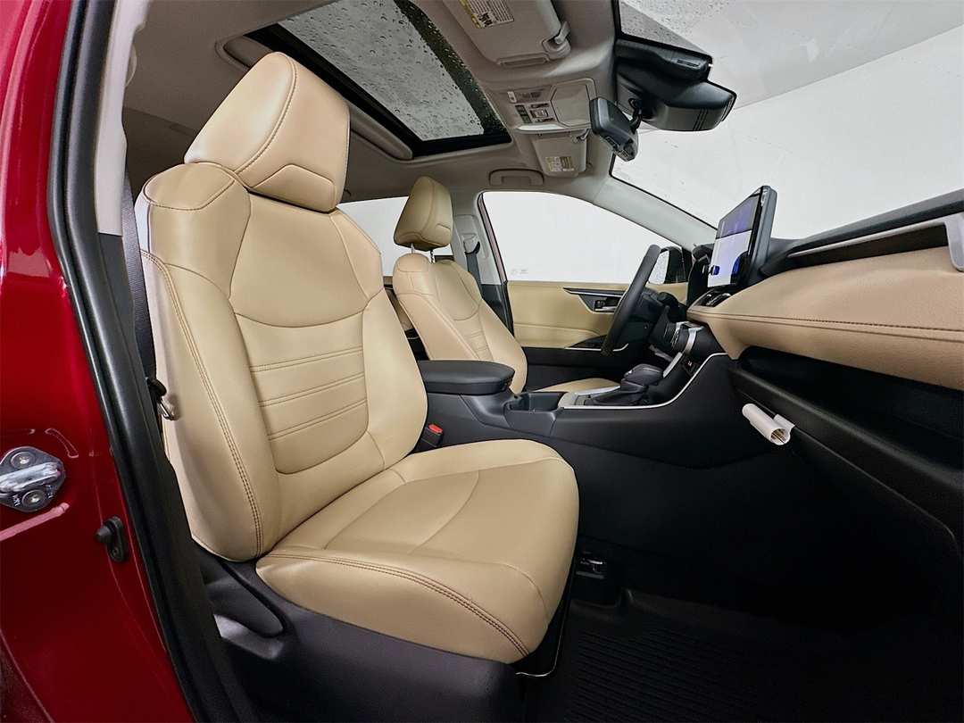 2025 Toyota Rav4 XLE Premium - Image 29