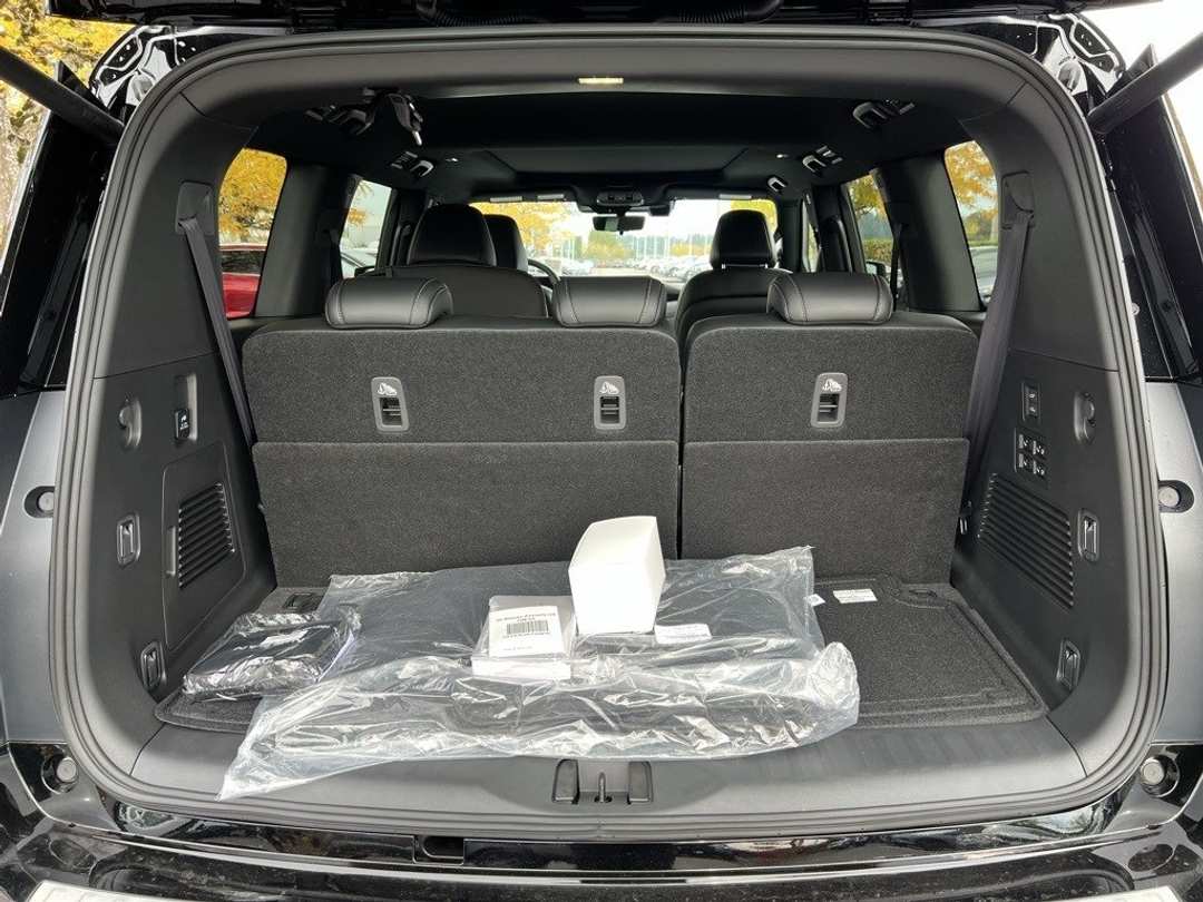 2026 Nissan Armada PRO4X - Image 9