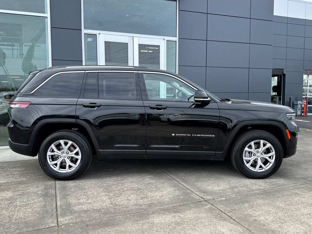 2022 Jeep Grand Cherokee Limited - Image 2