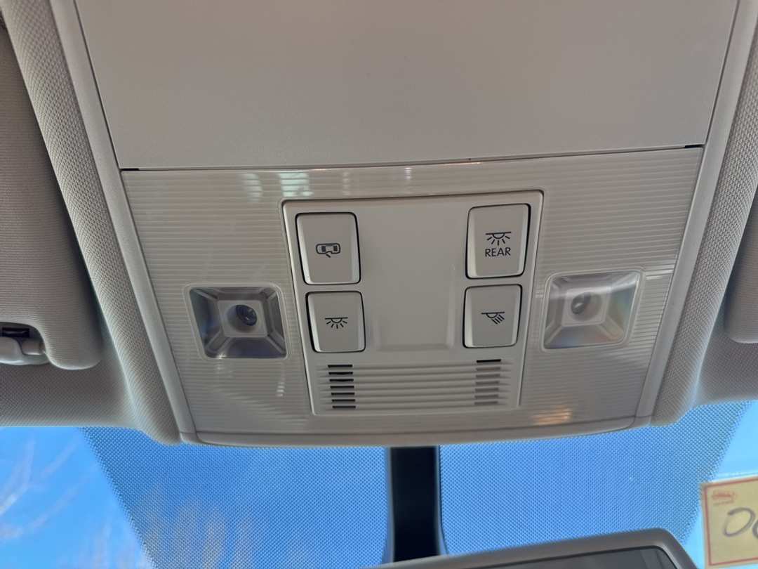 2015 Volkswagen E-Golf SEL Premium - Image 37