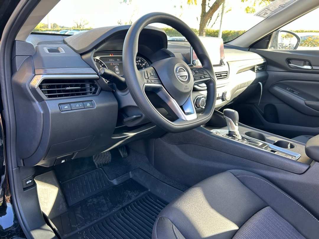 2025 Nissan Altima 2.5 SV - Image 11