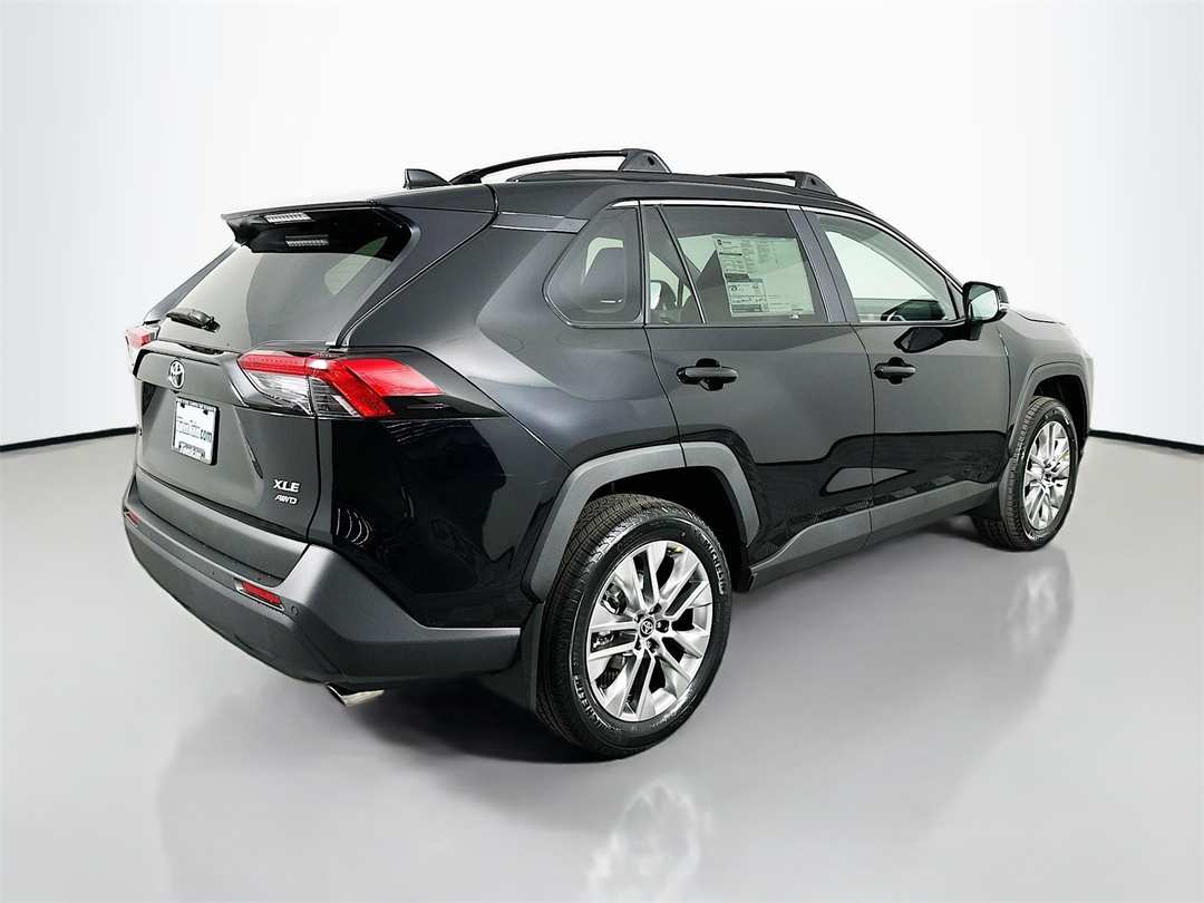 2025 Toyota Rav4 XLE Premium - Image 7