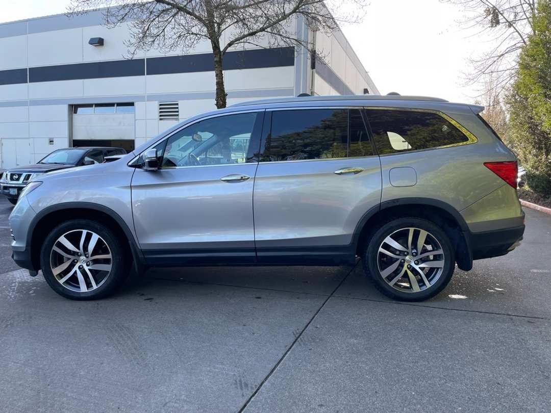 2017 Honda Pilot Touring - Image 7