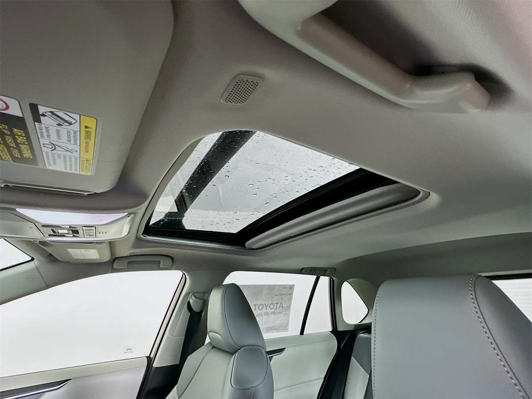 2025 Toyota Rav4 XLE Premium - Image 23