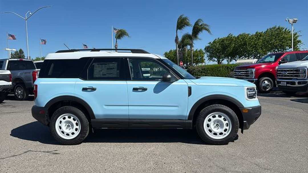 2026 Ford Bronco Sport Heritage - Image 2