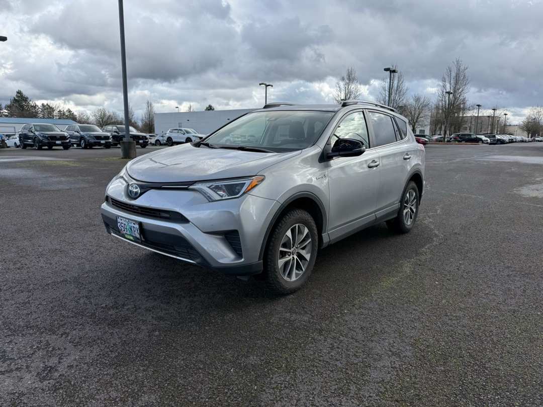 2018 Toyota Rav4 LE - Image 3