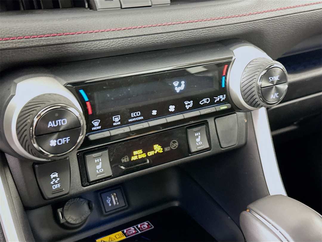 2025 Toyota Rav4 XSE - Image 16