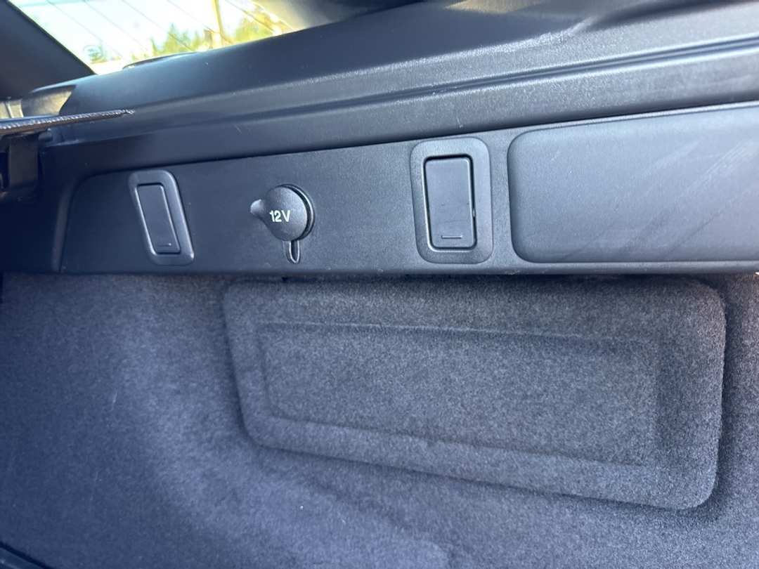 2019 Land Rover Range Rover Velar SE RDynamic - Image 13