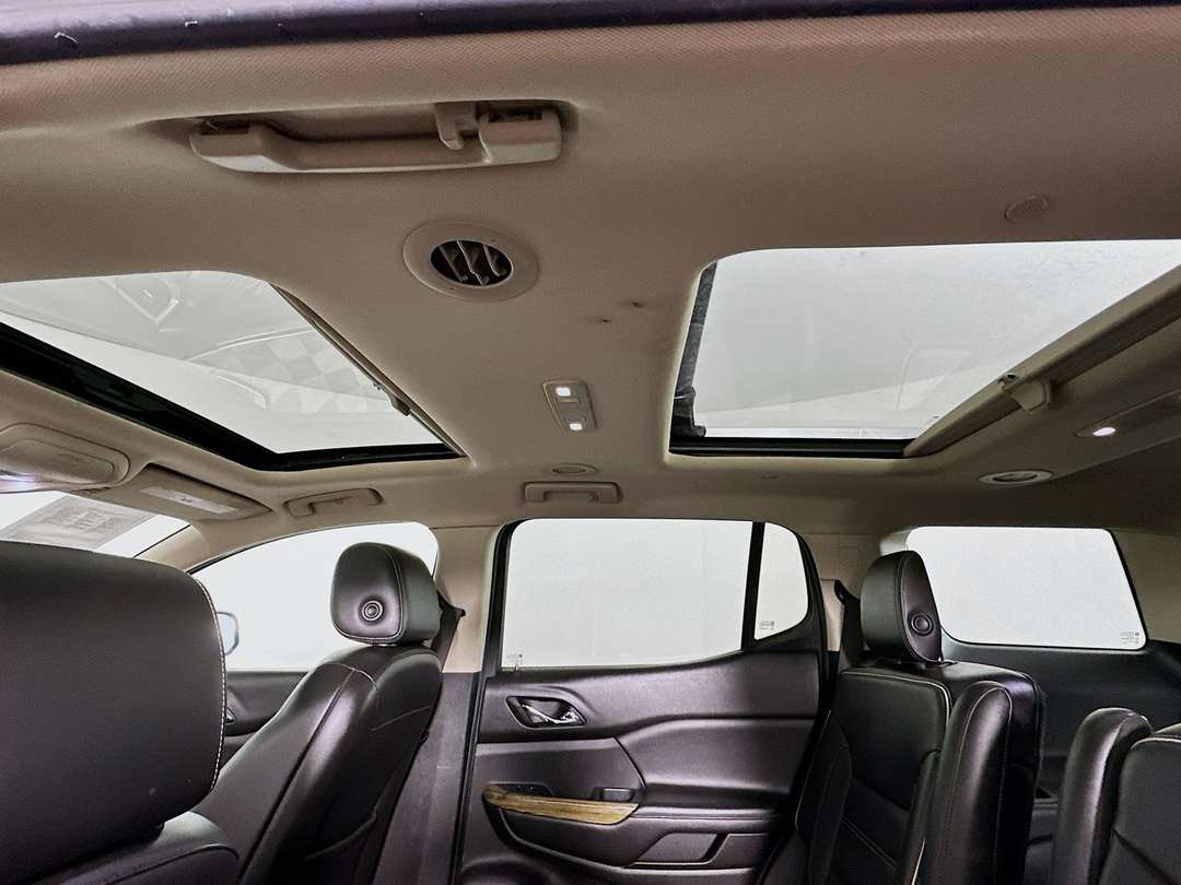 2017 GMC Acadia Denali - Image 24