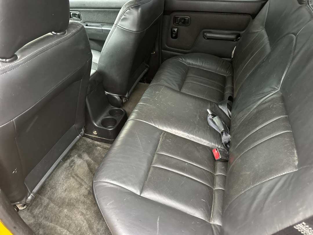 2001 Nissan Frontier SE - Image 11