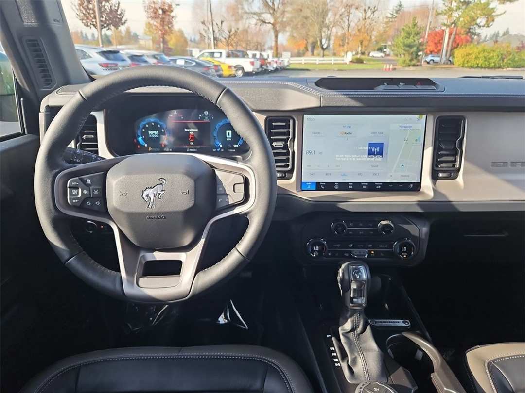 2025 Ford Bronco Outer Banks - Image 24