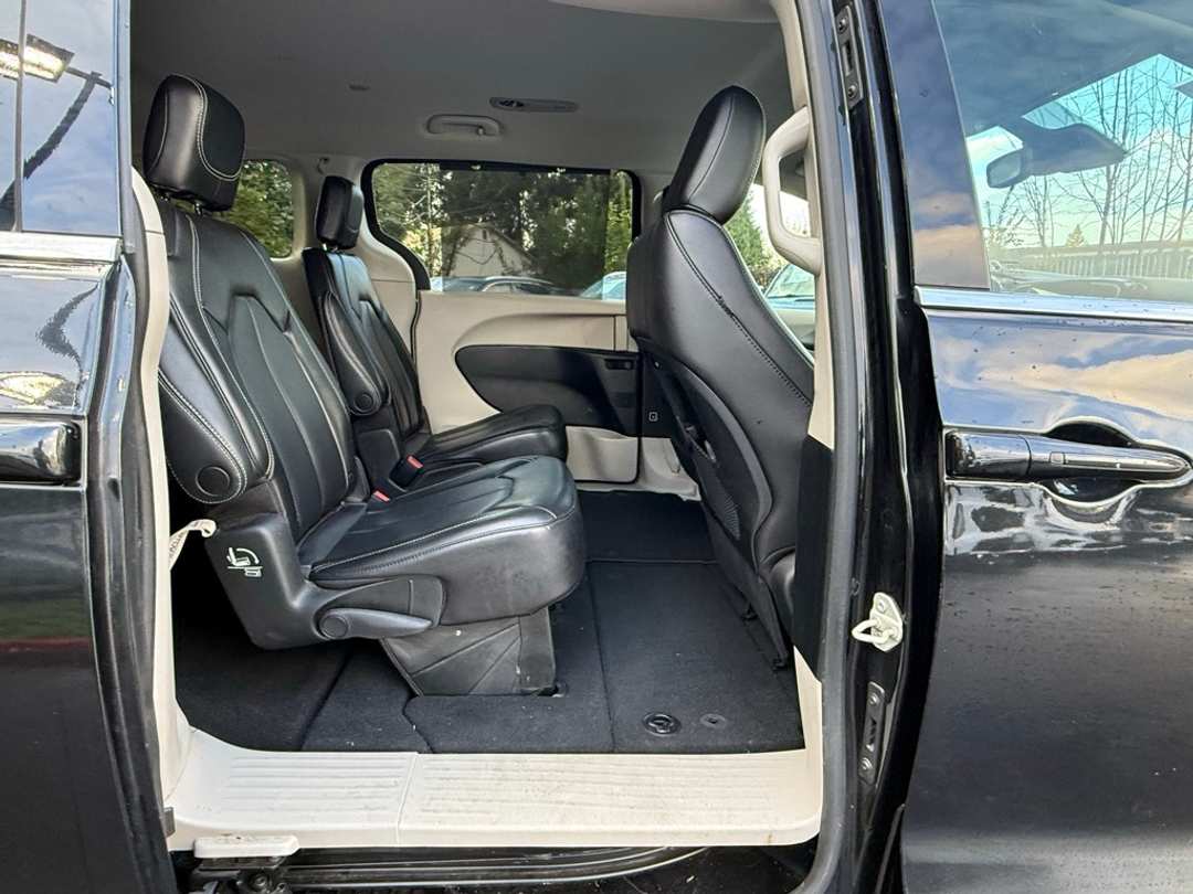 2023 Chrysler Pacifica Touring L - Image 23